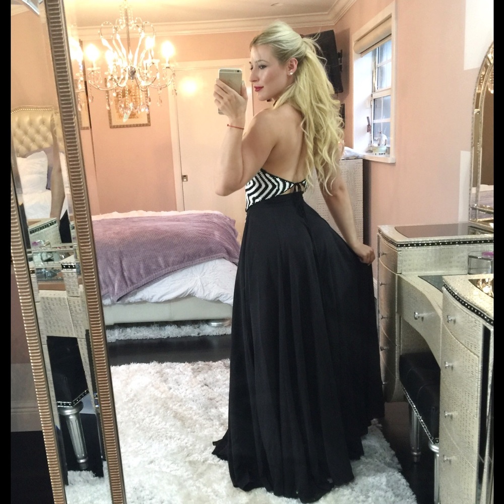 BLACK MAXI SKIRT